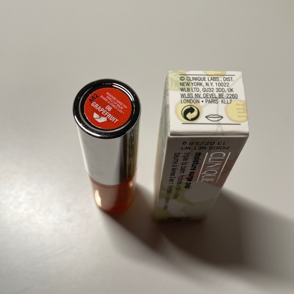 NIB RARE Clinique Moisture Surge Pop Triple Lip Balm 06 GRAPEFRUIT Full Size - Picture 4 of 5
